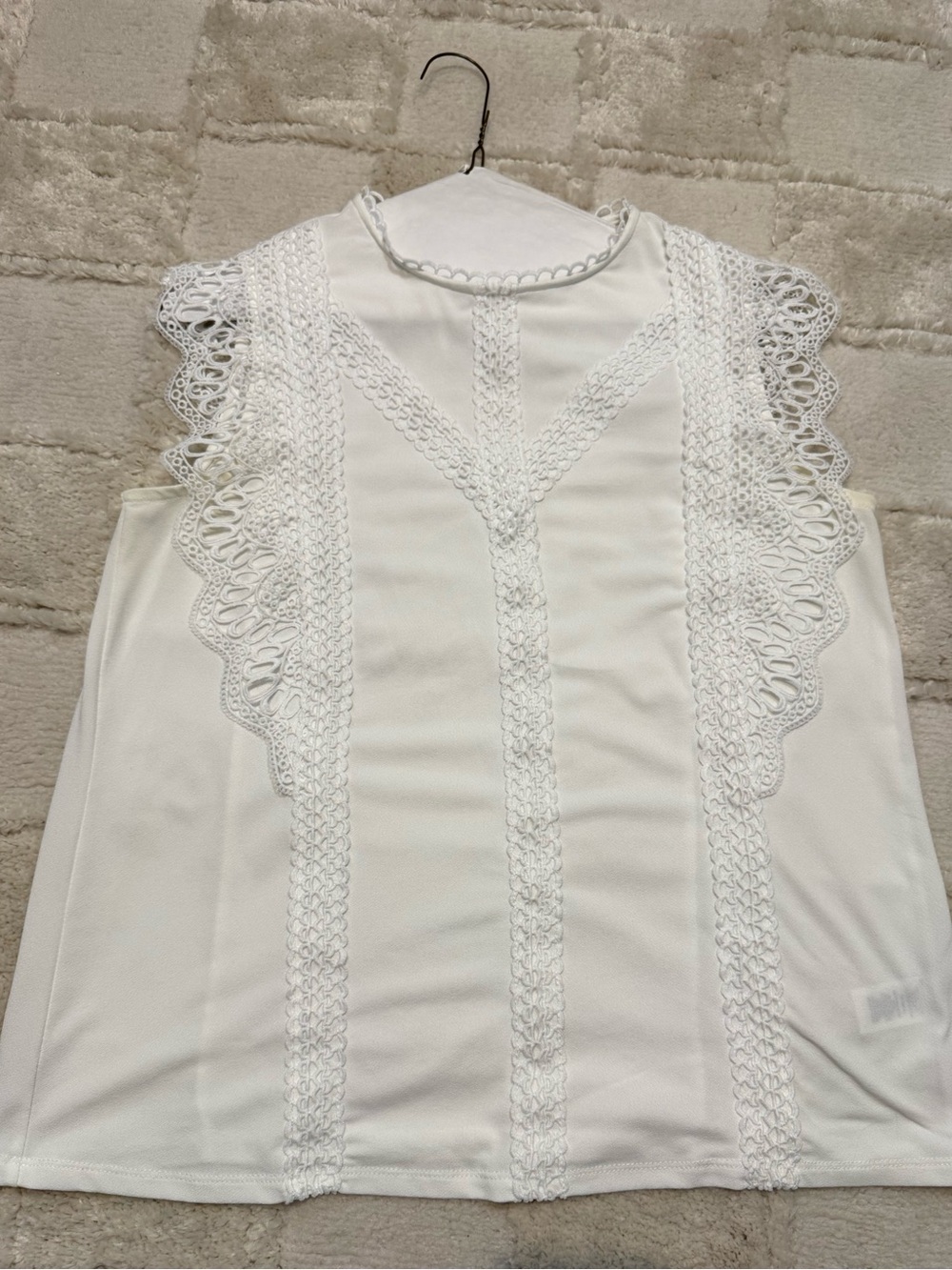 Cable and Gauge Lace Trim Sleeveless Shell Top - White size large